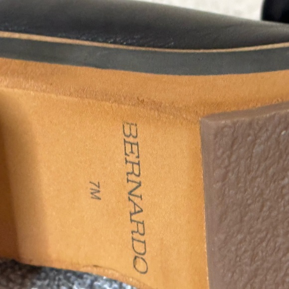 Bernardo Black Mules with Bow and Block Heel - Picture 5 of 12